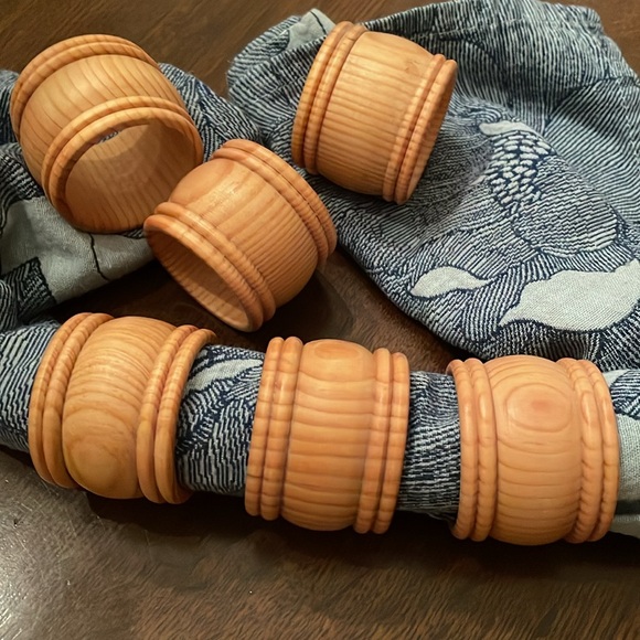 Vintage Set-of-6 Natural Wooden Napkin Rings - Picture 7 of 7
